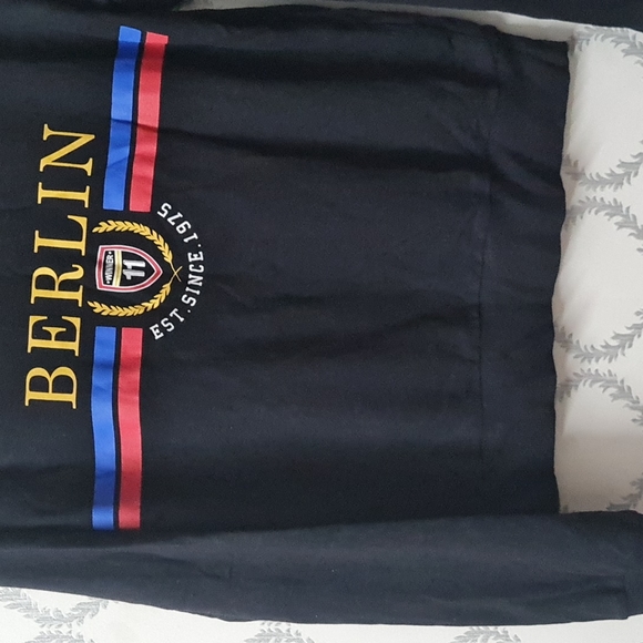 Sweatshirt. - Picture 6 of 8